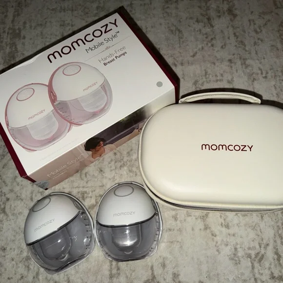 Momcozy M6 Wearable Pump w/ extra parts - Picture 1 of 4